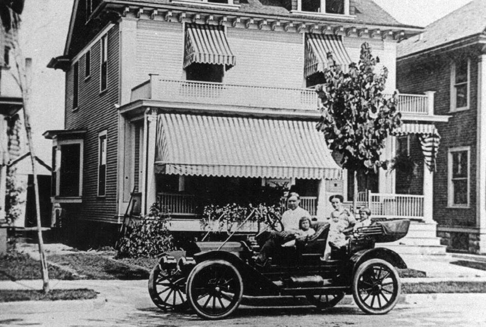 William and Rose Smith Drueke in Flanders Suburban, 1911